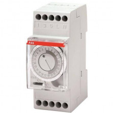 Суточное реле времени ABB AT2e-R с резервным питанием 150 часов 2CSM231235R0601