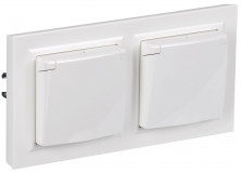  BRITE Комплект 1-местная с заземлением с защитными шторками и крышкой 16А IP44 2 штуки в сборе с двойной рамкой РСбш10-3-44-БрБ белый 